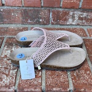 Italian Shoemakers Blush Danner Leather Thong Footbed Sandals Women's 7.5 NWT